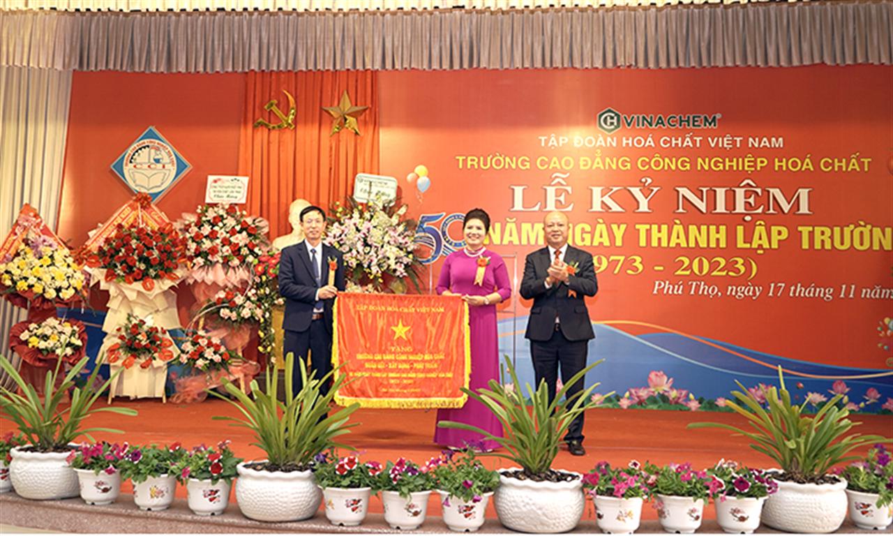 Lễ kỷ niệm 50 năm thành lập Trường Cao đẳng Công nghiệp Hóa chất