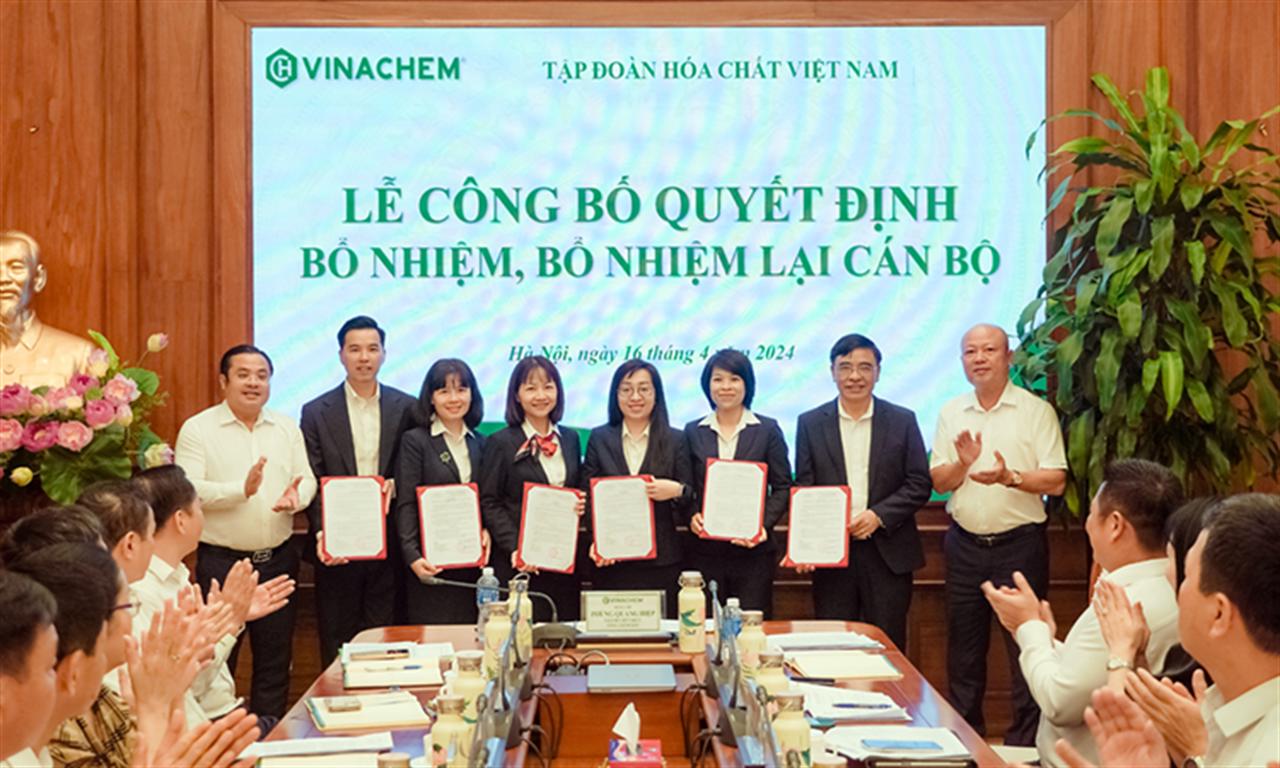 VINACHEM: Công bố Quyết định bổ nhiệm, bổ nhiệm lại cán bộ