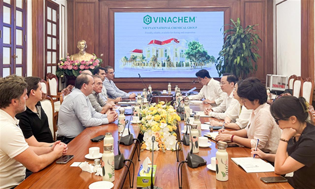 Tập đoàn Hóa chất Việt Nam làm việc với các công ty đến từ Brazil