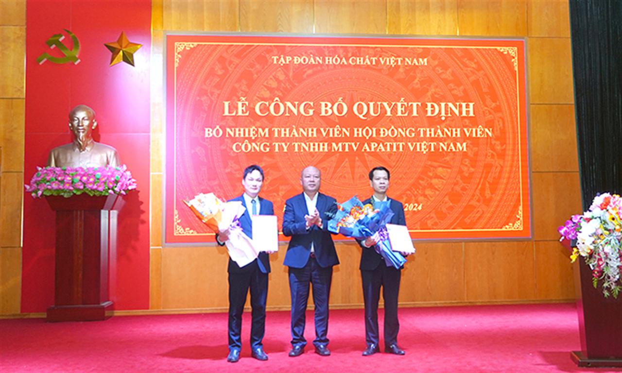 Công bố Quyết định bổ nhiệm Thành viên HĐTV Công ty TNHH MTV Apatit Việt Nam