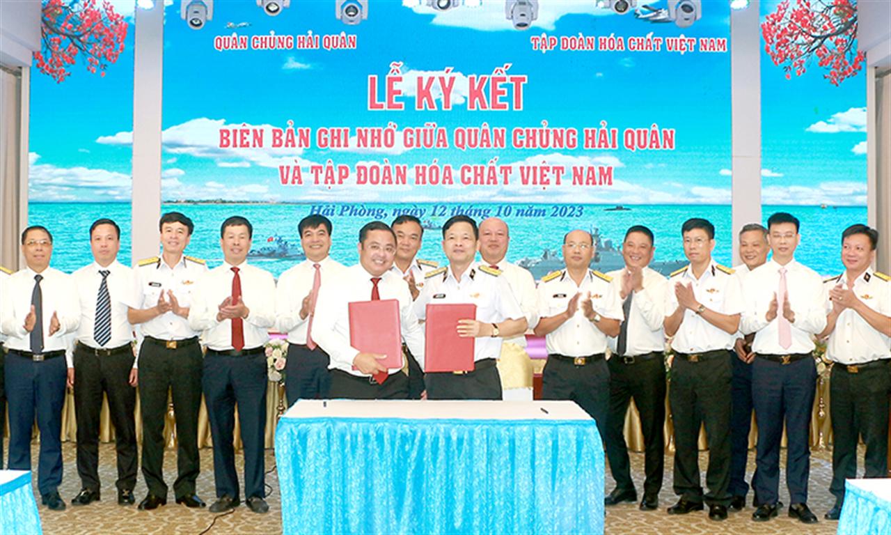 VINACHEM: Ký kết biên bản ghi nhớ với Quân chủng Hải Quân