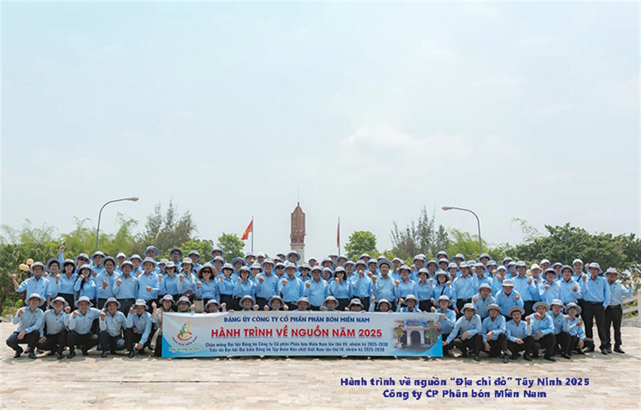 Vận dụng tư tưởng Hồ Chí Minh về xây dựng, chỉnh đốn Đảng trong công tác xây dựng Đảng