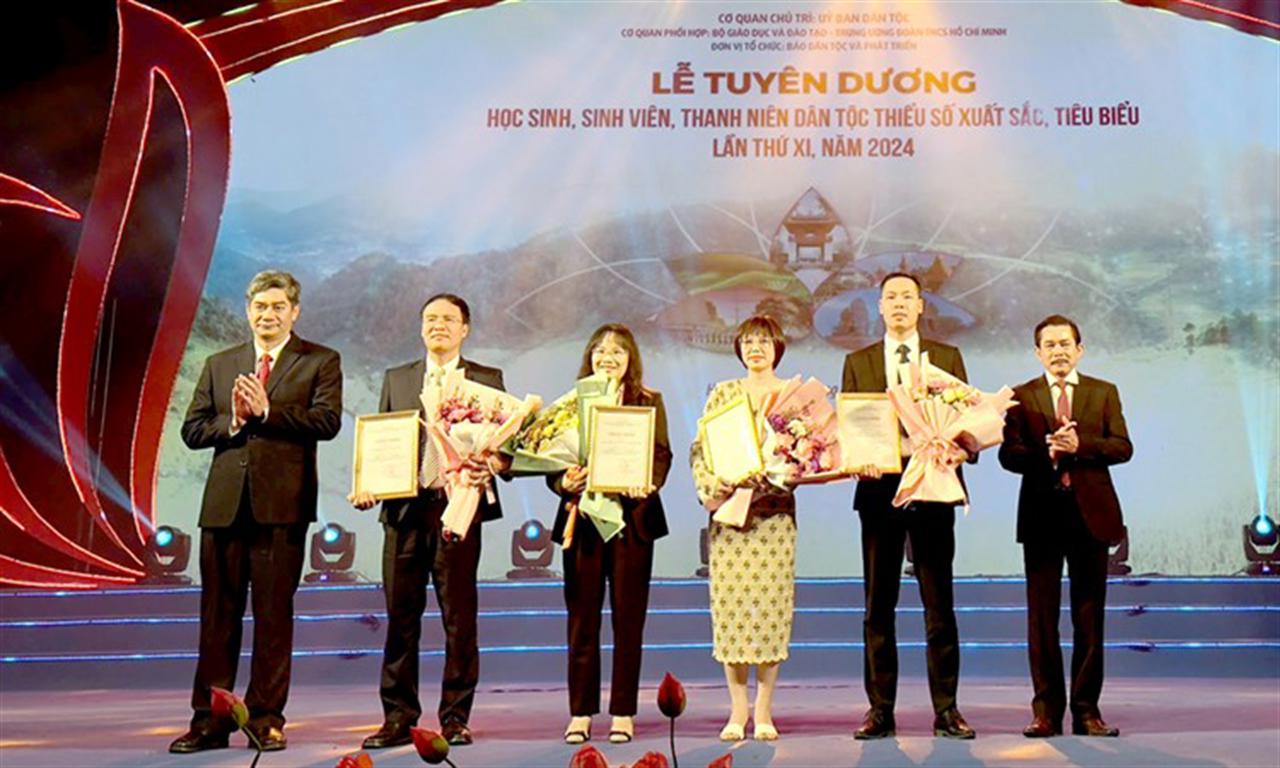 VINACHEM tham gia tài trợ Lễ tuyên dương học sinh, sinh viên dân tộc thiểu số xuất sắc, tiêu biểu toàn quốc lần thứ XI, năm 2024