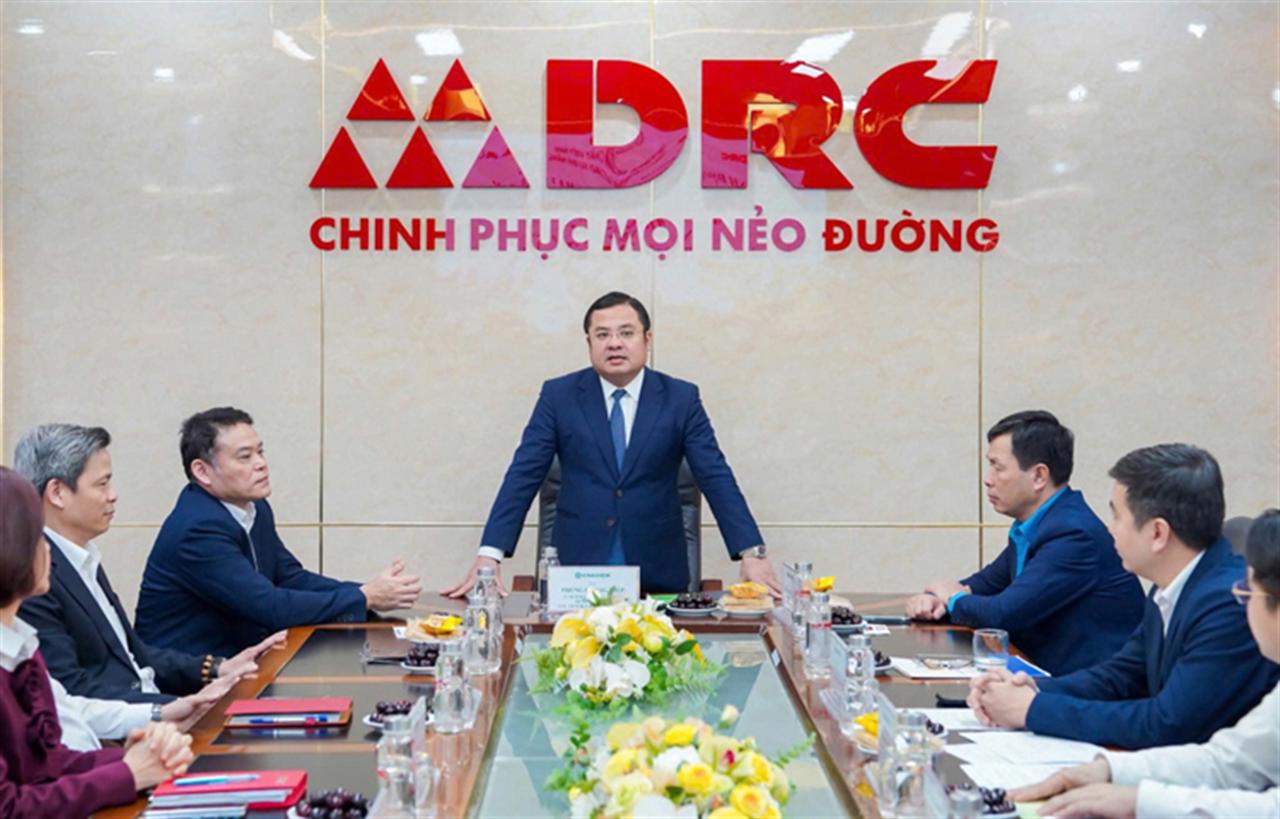 Chủ tịch HĐTV Tập đoàn Hóa chất Việt Nam - Phùng Quang Hiệp thăm, chúc Tết và tặng quà người lao động DRC