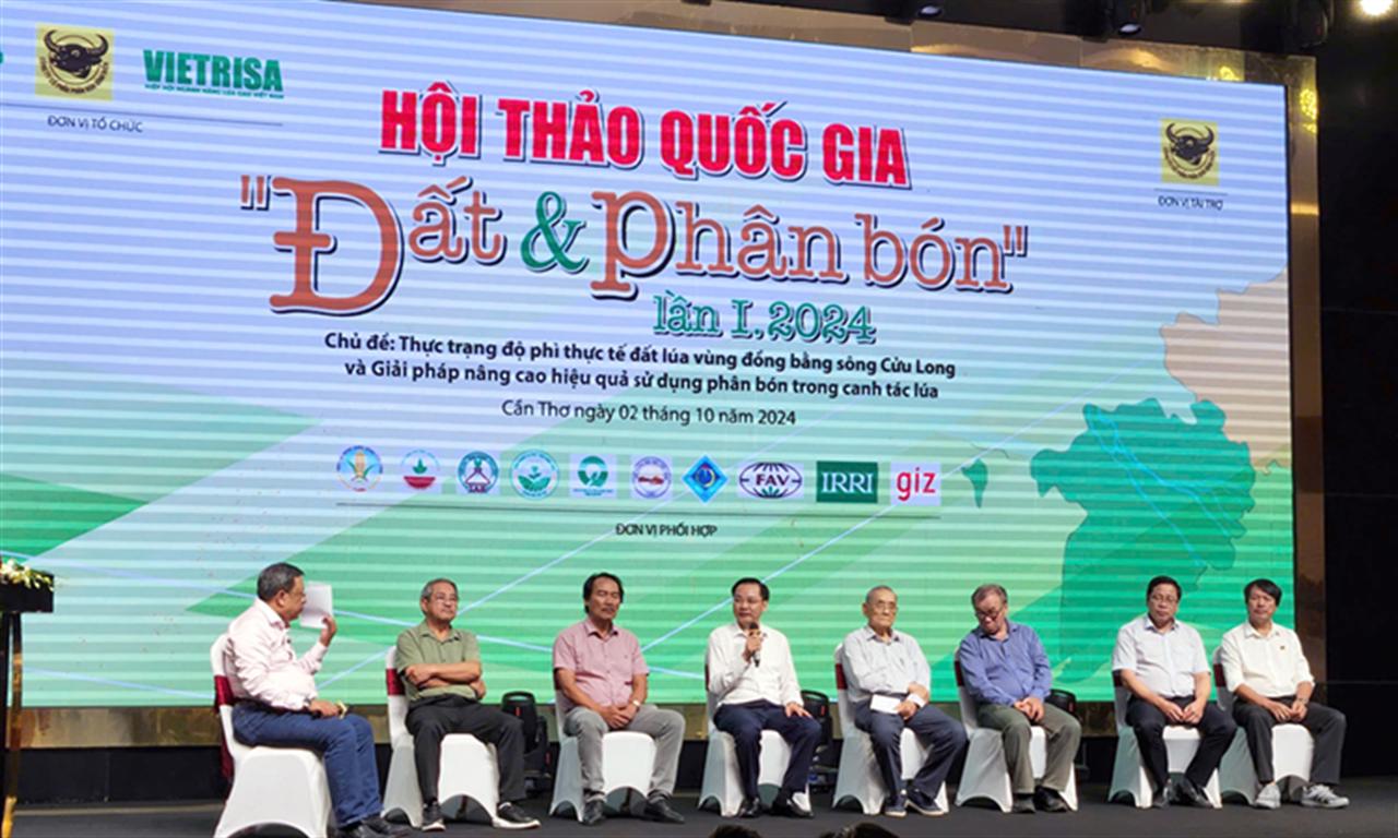 Đồng chí Nguyễn Hữu Tú, Phó TGĐ Phụ trách Ban điều hành tham dự Hội thảo Quốc gia “Đất và phân bón” lần thứ nhất năm 2024