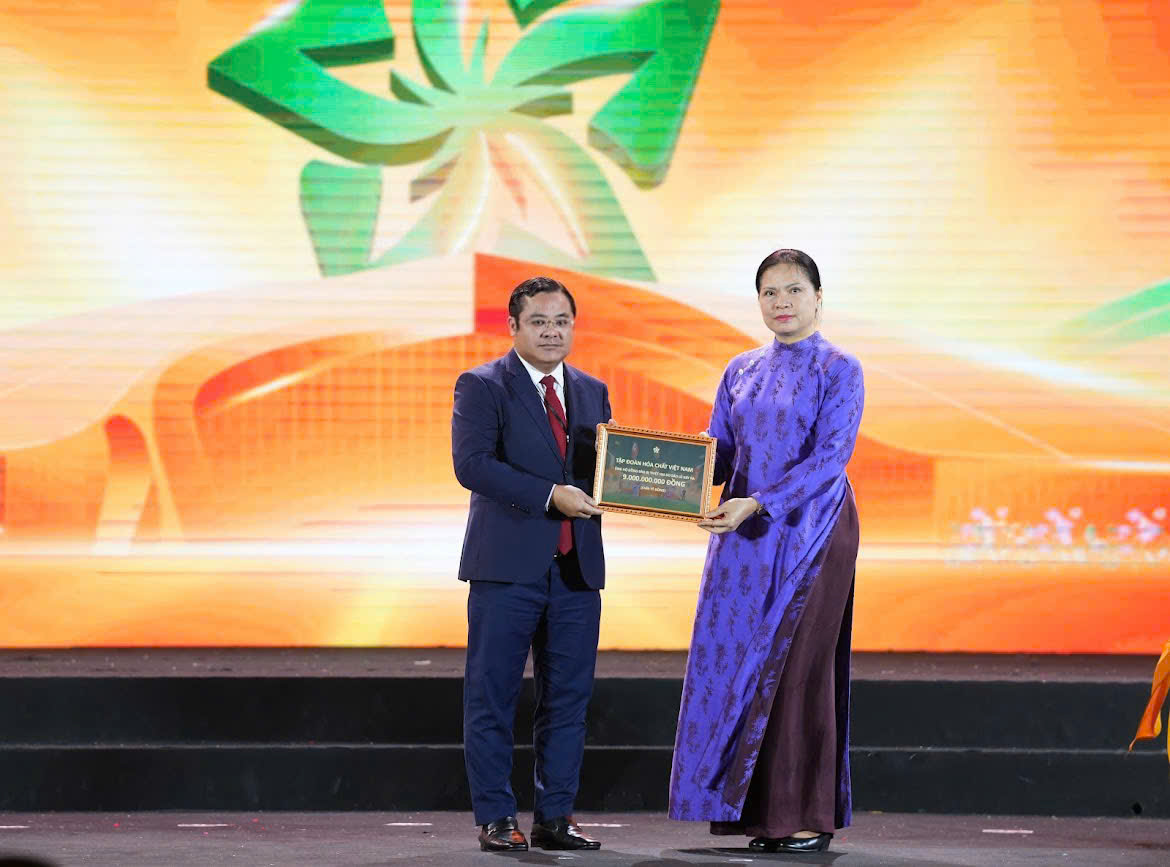 Tập đoàn Hóa chất Việt Nam đạt Giải thưởng “Không gian trưng bày tiêu biểu” tại Hội chợ Mùa Thu năm 2025