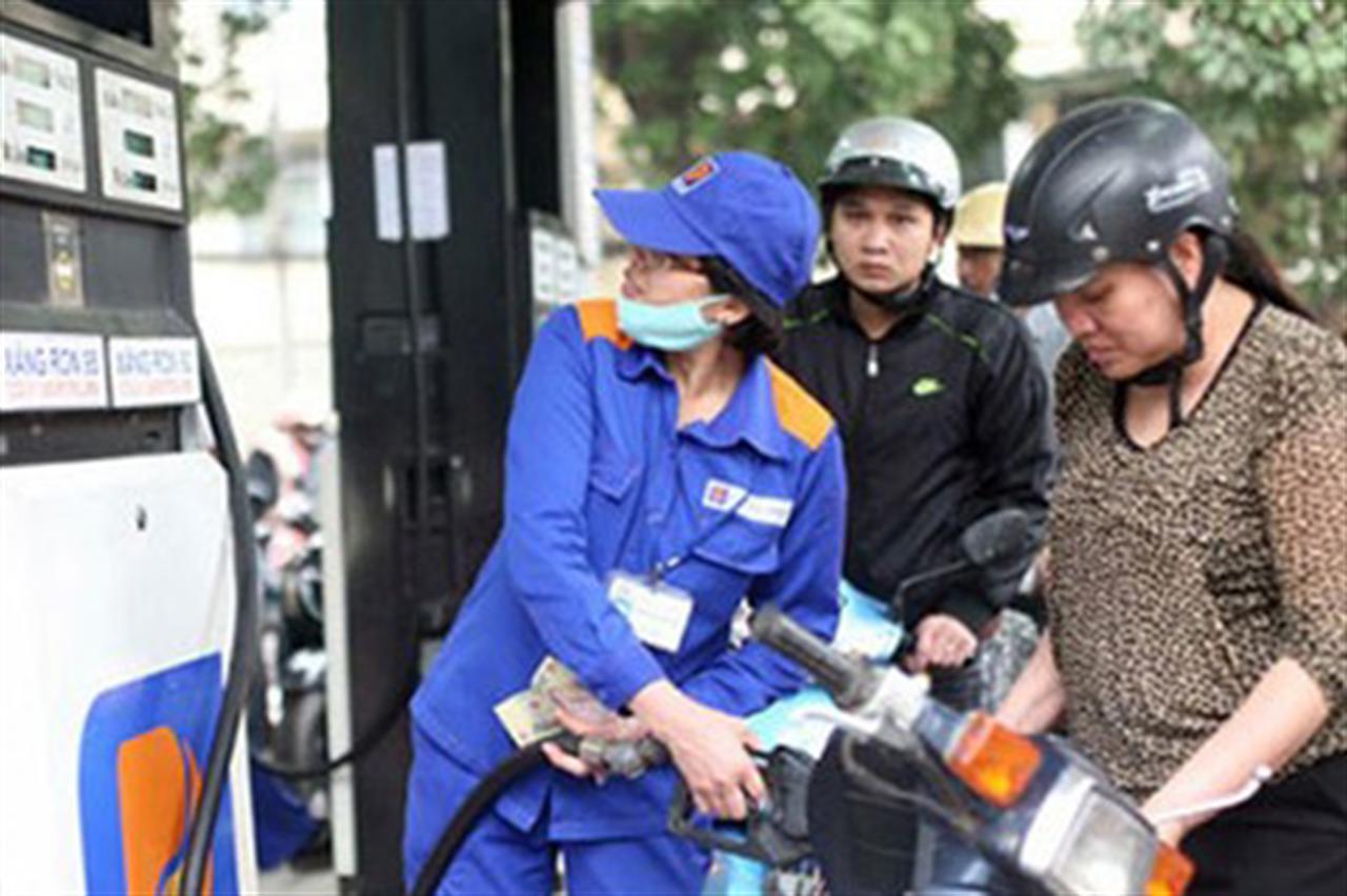 Giữ nguyên giá bán lẻ xăng dầu trong nước
