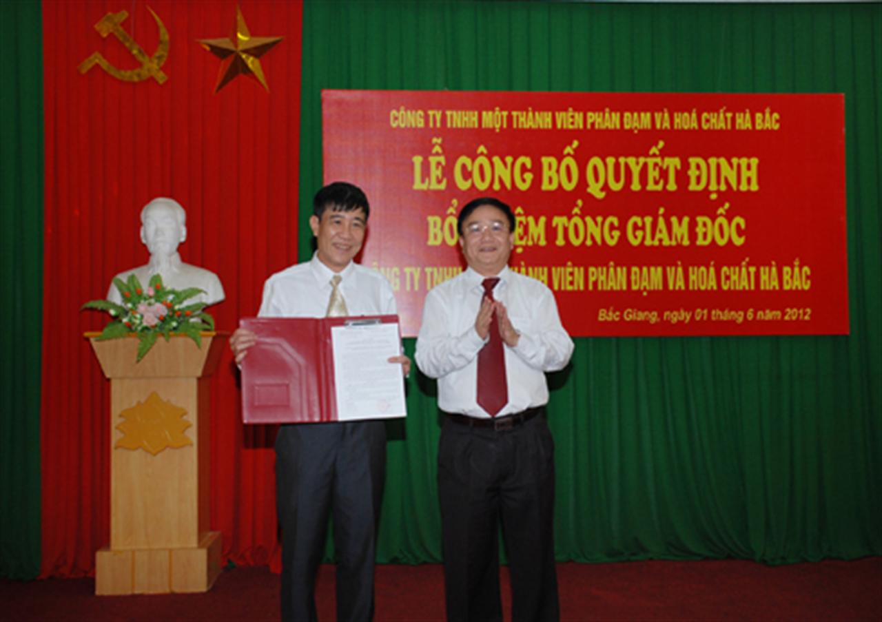 Công bố Quyết định bổ nhiệm Tổng Giám đốc Công ty TNHH MTV Phân đạm và Hóa chất Hà Bắc