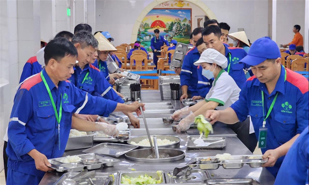 Bữa ăn ca ở Supe Lâm Thao: Ngon, sạch, an toàn thực phẩm