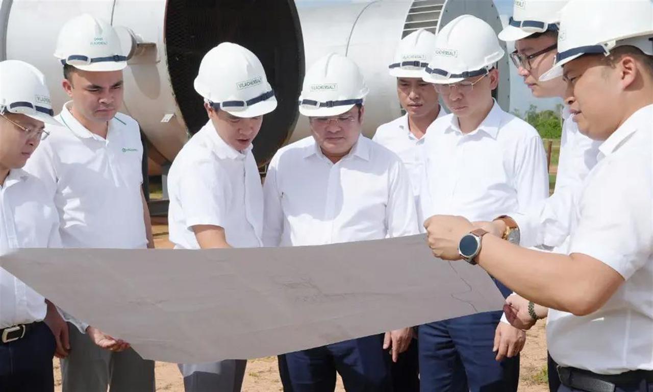 Ký kết Hợp đồng thực hiện Gói thầu ĐC3: Lập báo cáo nghiên cứu khả thi điều chỉnh, bổ sung Dự án Khai thác và Chế biến muối mỏ tại Lào