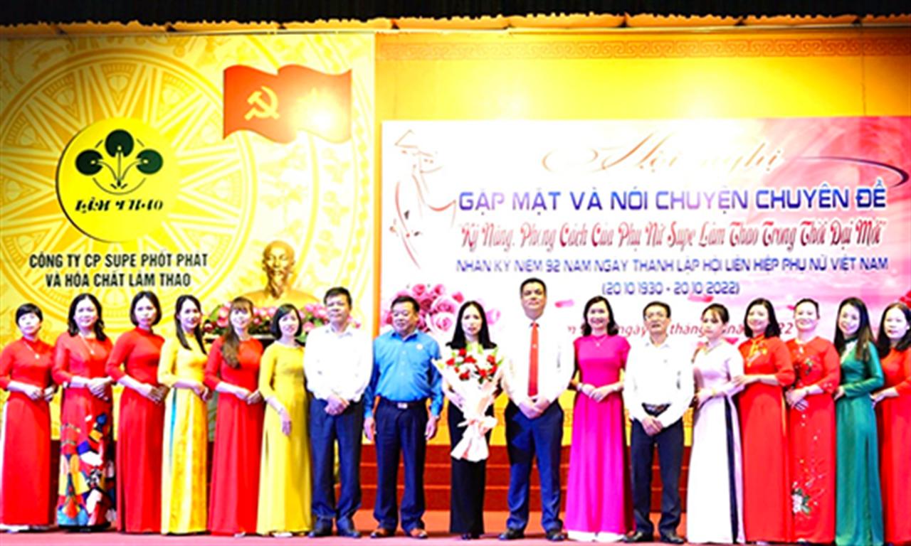 Gần 400 đại biểu tham dự sự kiện nói chuyên chuyên đề "Kỹ năng, phong cách của Nữ Supe Lâm Thao trong thời đại mới"