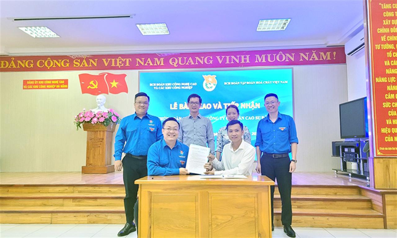 Đoàn TNCS Hồ Chí Minh Tập đoàn Hóa chất Việt Nam tiếp nhận tổ chức cơ sở đoàn