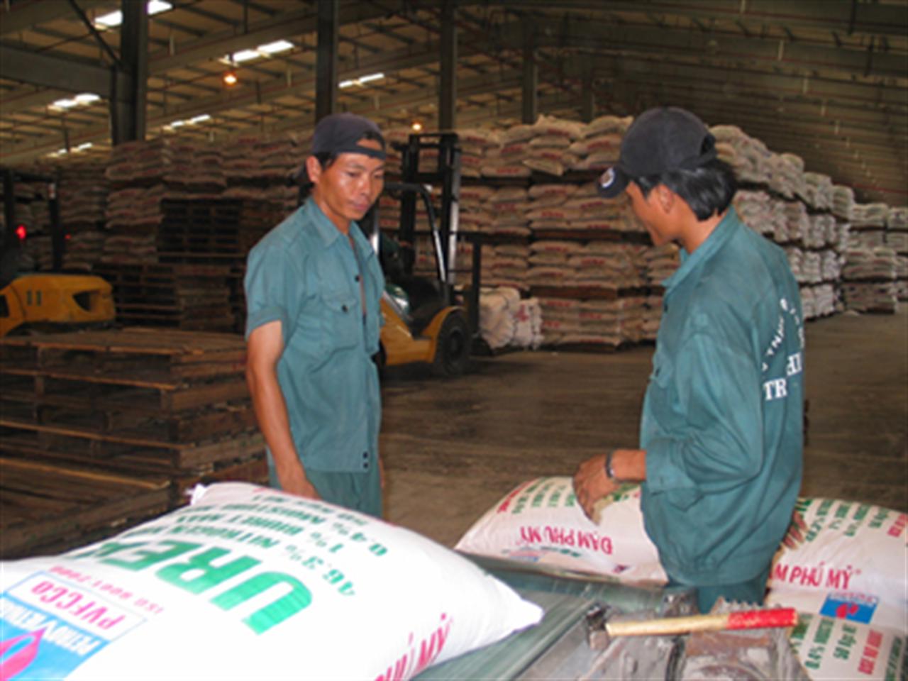 Giá urê xuống thấp nhất từ đầu năm đến nay