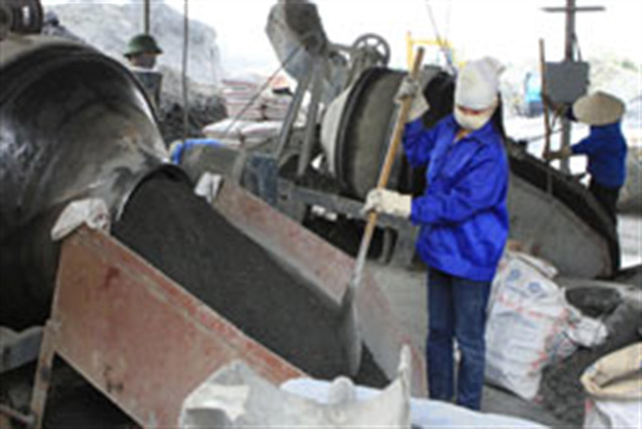 Farmers fret over high fertiliser prices during growing season