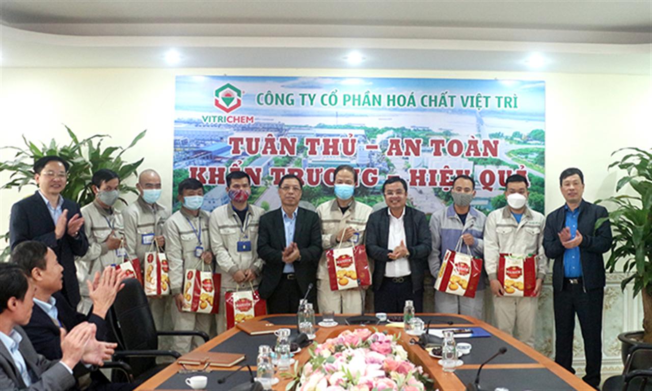 Lãnh đạo Tập đoàn thăm, chúc Tết, tặng quà Người lao động nhân dịp Tết nguyên đán