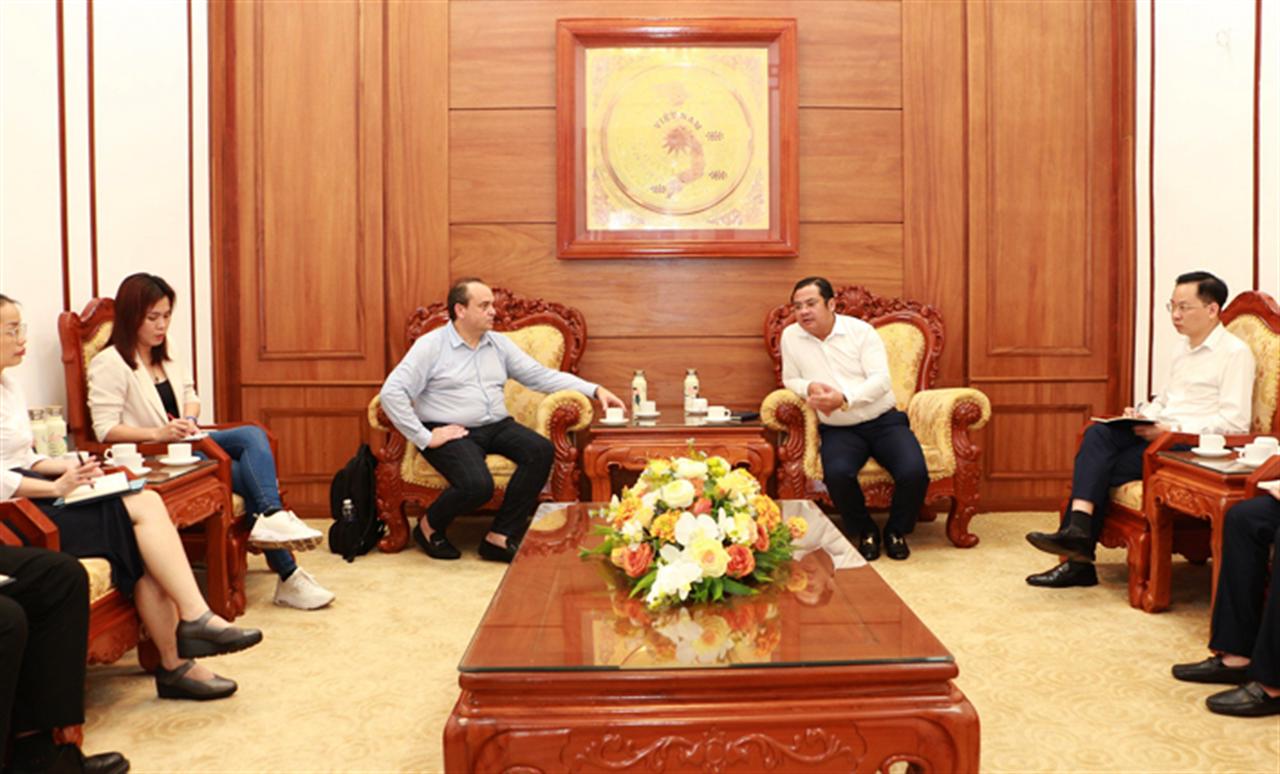 Tổng giám đốc VINACHEM làm việc với ông Roger Zen - CEO PGG Chemical Corporation  (Brazil)