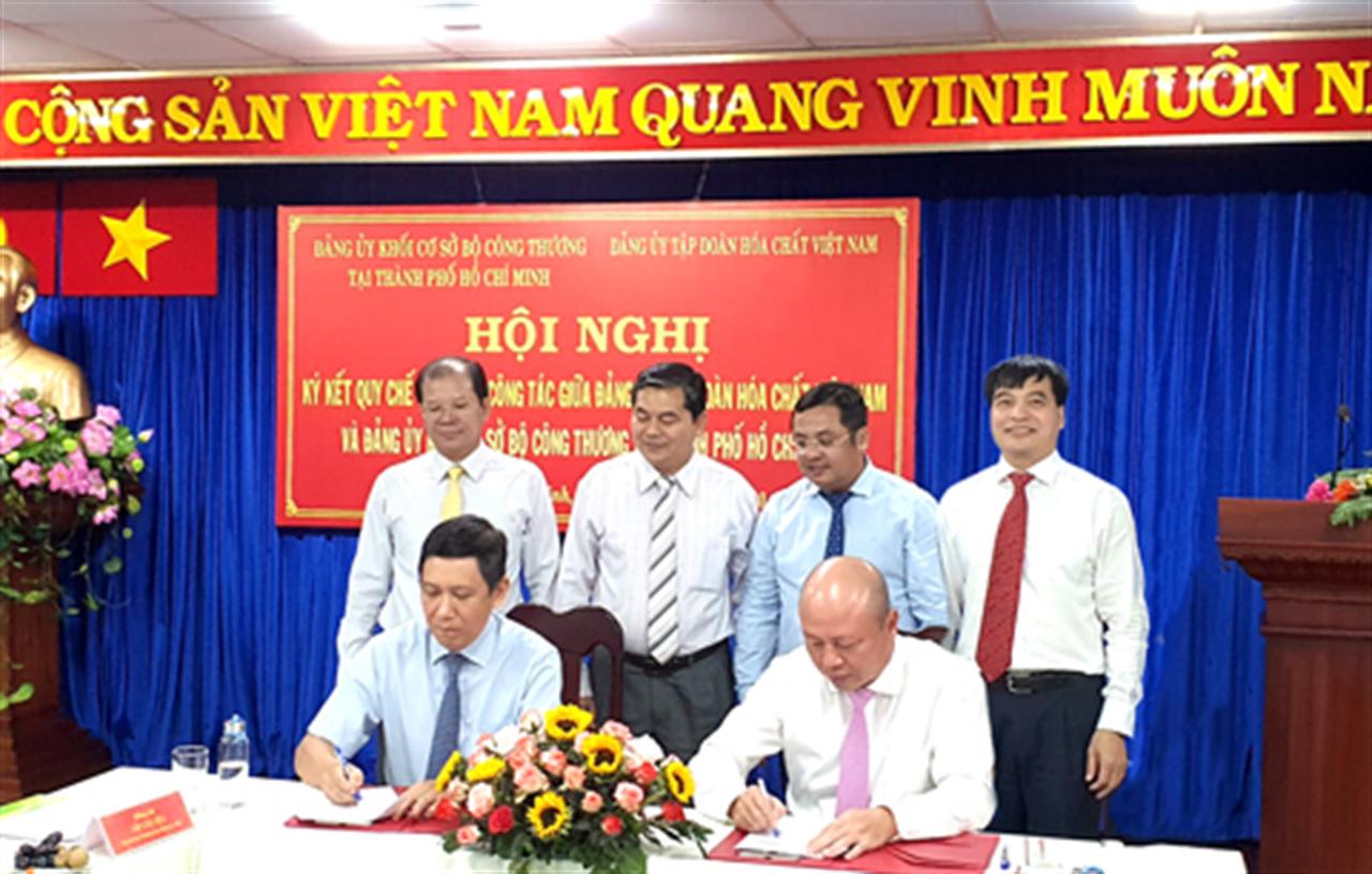 Ký kết Quy chế phối hợp công tác giữa Đảng ủy Tập đoàn Hóa chất VN và Đảng ủy Khối Cơ sở Bộ Công Thương
