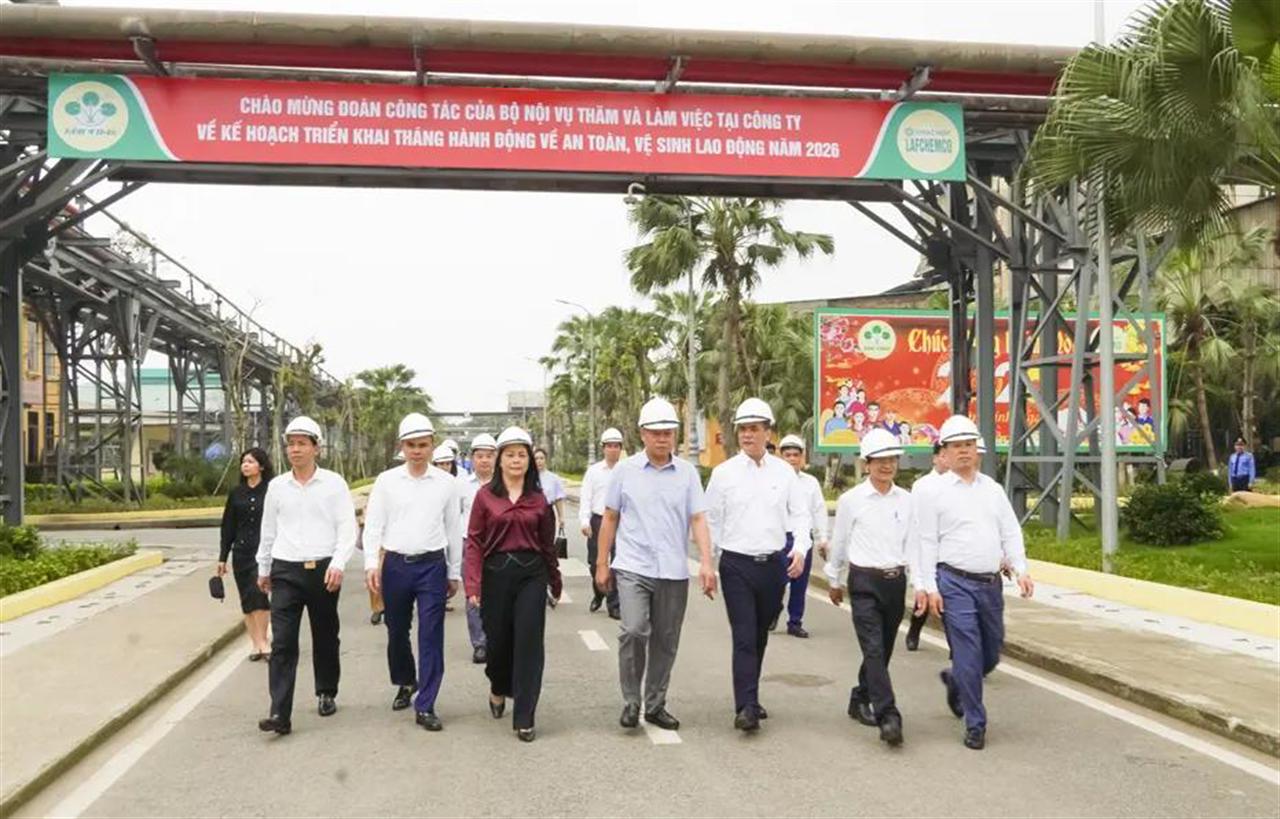 Bộ Nội vụ làm việc với Vinachem: Đẩy mạnh triển khai Tháng hành động về ATVSLĐ năm 2026