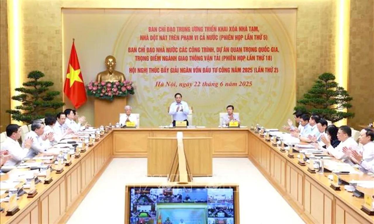 Hội nghị trực tuyến toàn quốc Ban Chỉ đạo triển khai các chương trình, dự án trọng điểm quốc gia và thúc đẩy đầu tư công năm 2025