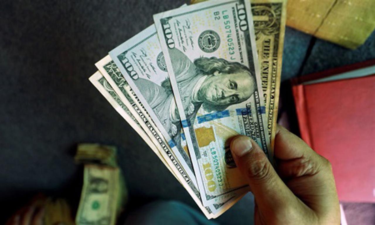 Dollar depreciates on black market