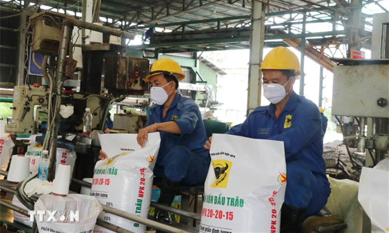 Thị trường phân bón: Giao dịch sôi động với giá tăng mạnh