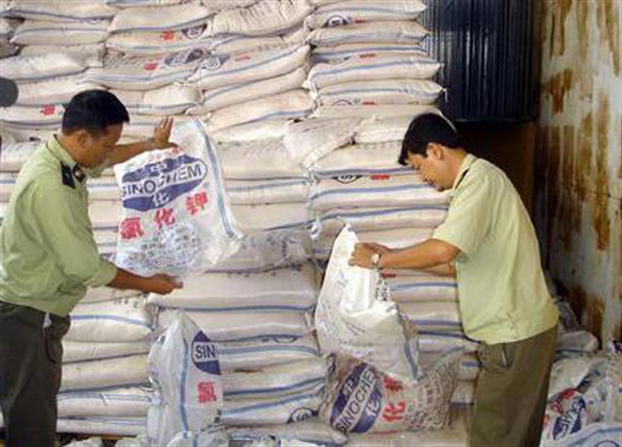 Các địa phương tăng cường kiểm tra sản xuất, kinh doanh phân bón