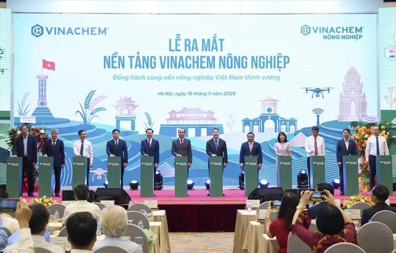 Vinachem Holds Conference to Review One Year of VinachemMart and Launches Vinachem Agriculture Platform