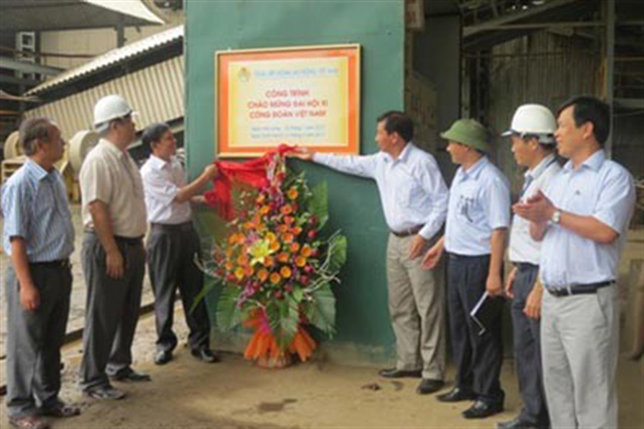 Công đoàn Cty CP Supe phốt phát và Hóa chất Lâm Thao: Gắn biển cho công trình trên 74,5 tỉ đồng