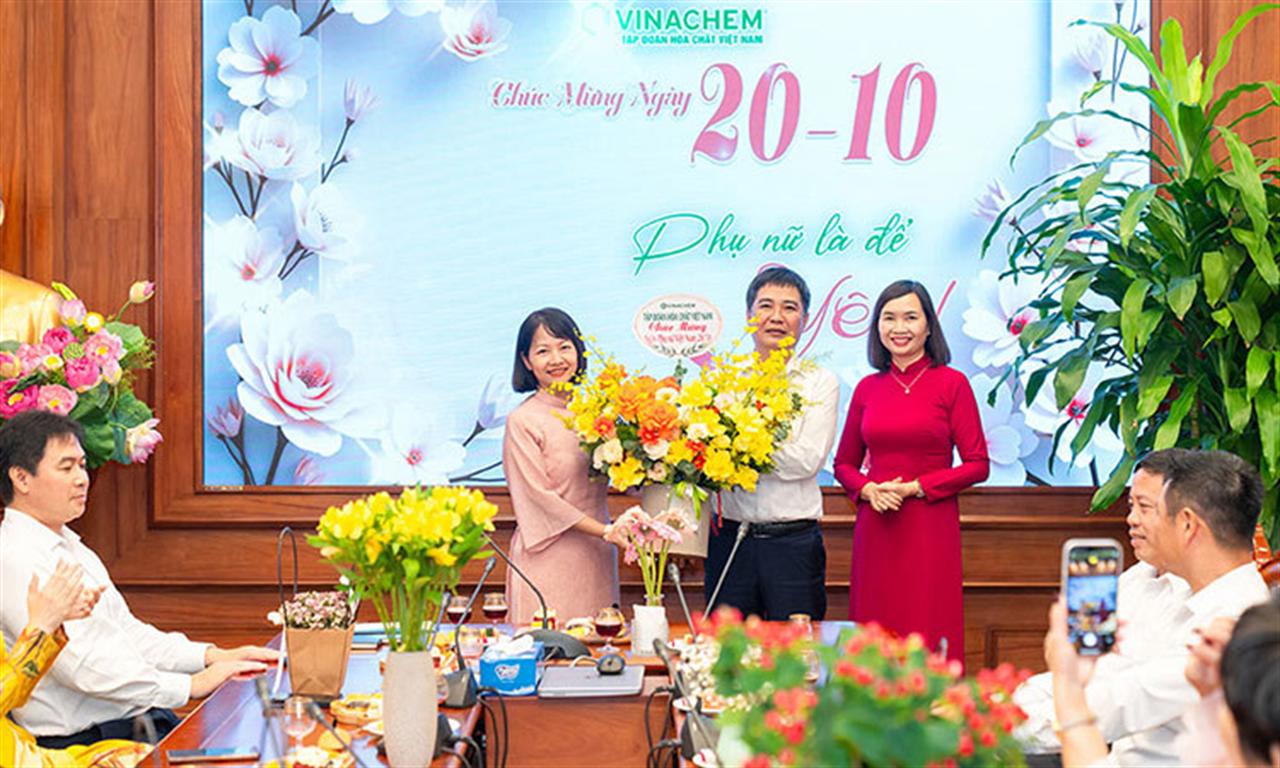 TẬP ĐOÀN HÓA CHẤT VIỆT NAM TÔN VINH CÁN BỘ NỮ NHÂN DỊP NGÀY PHỤ NỮ VIỆT NAM 20/10