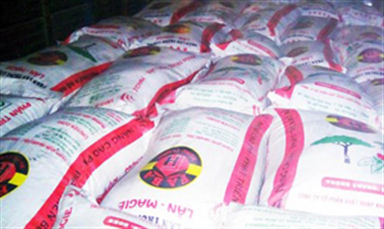 Phát hiện gần 20 tấn phân bón nghi là hàng giả