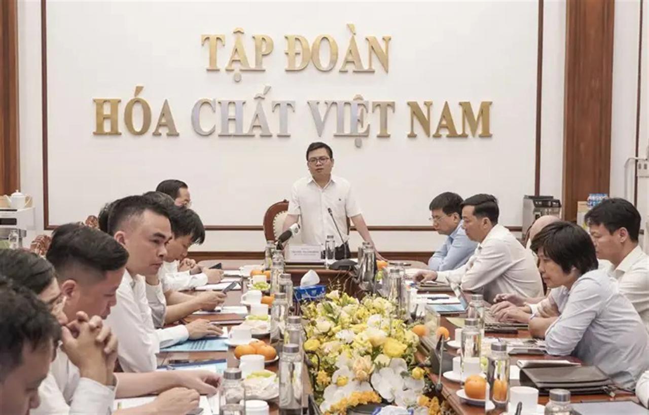 Vinachem Holds Conference to Assess Participation in Strategic Technology Product Value Chains