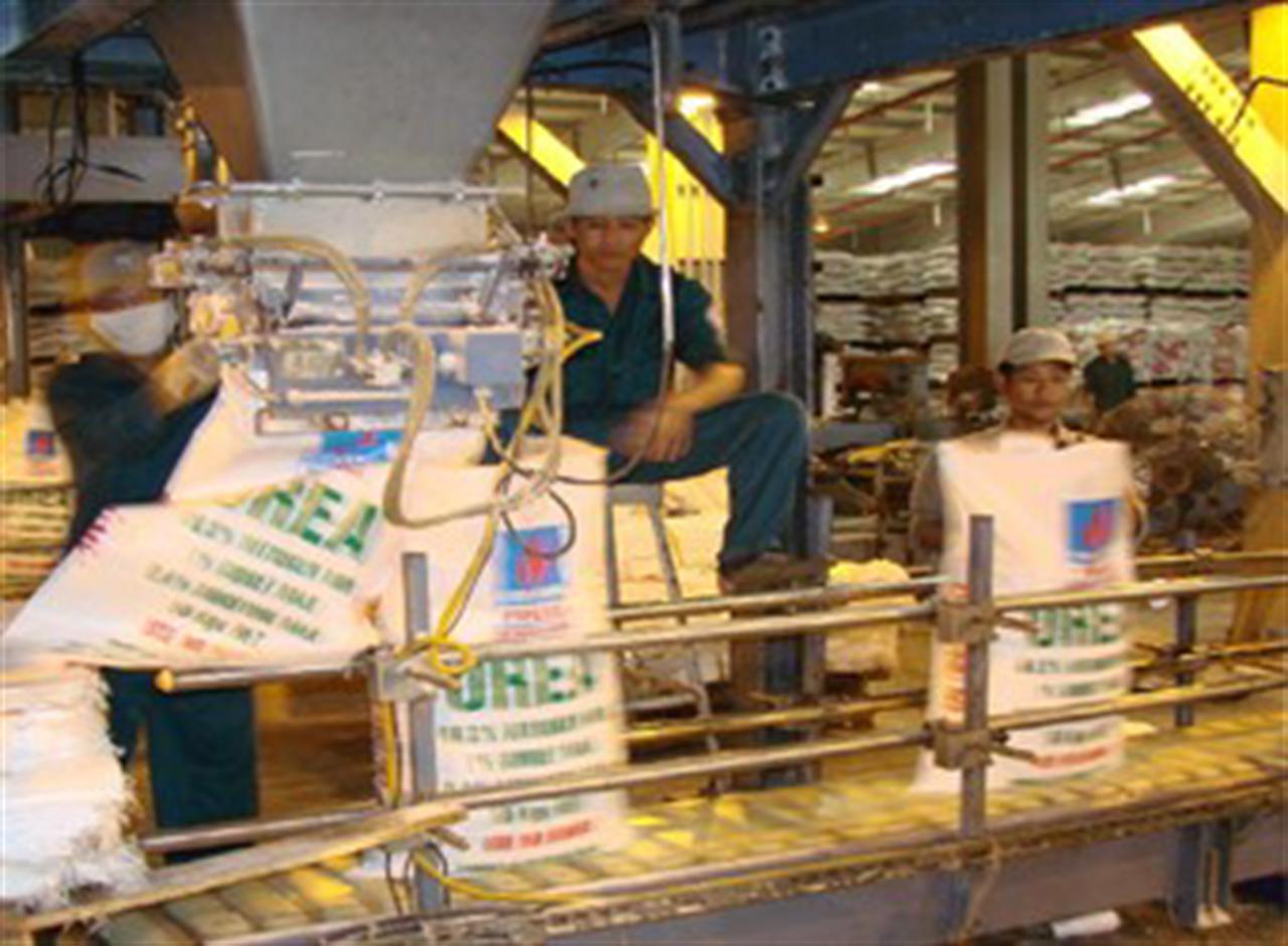 Xuất khẩu urê: Nên điều tiết bằng thuế