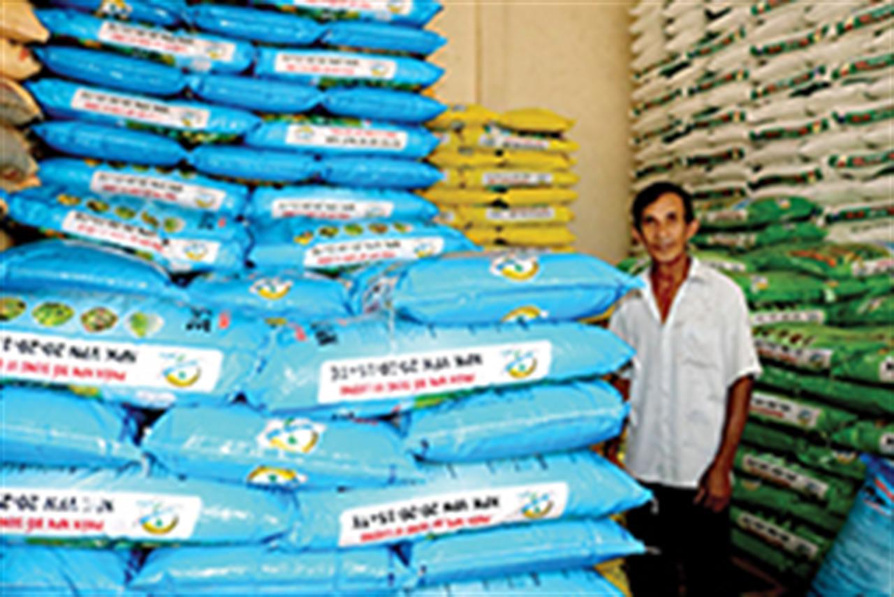 Nông dân “thấp thỏm” với giá phân bón