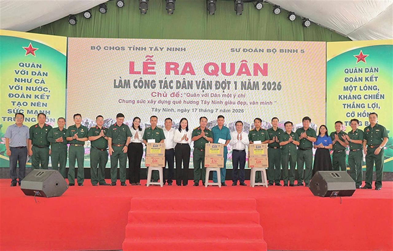LIXCO trao tặng 100 phần quà tri ân người có công tại Tây Ninh
