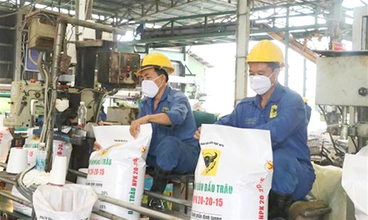 Giá phân bón trong nước theo sát biến động trên thị trường thế giới