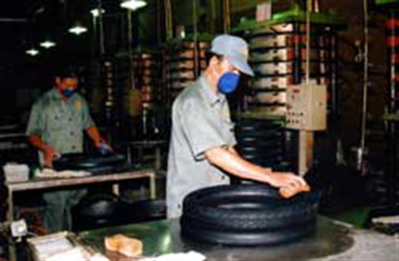 Manufacturers cut lead times, inventories