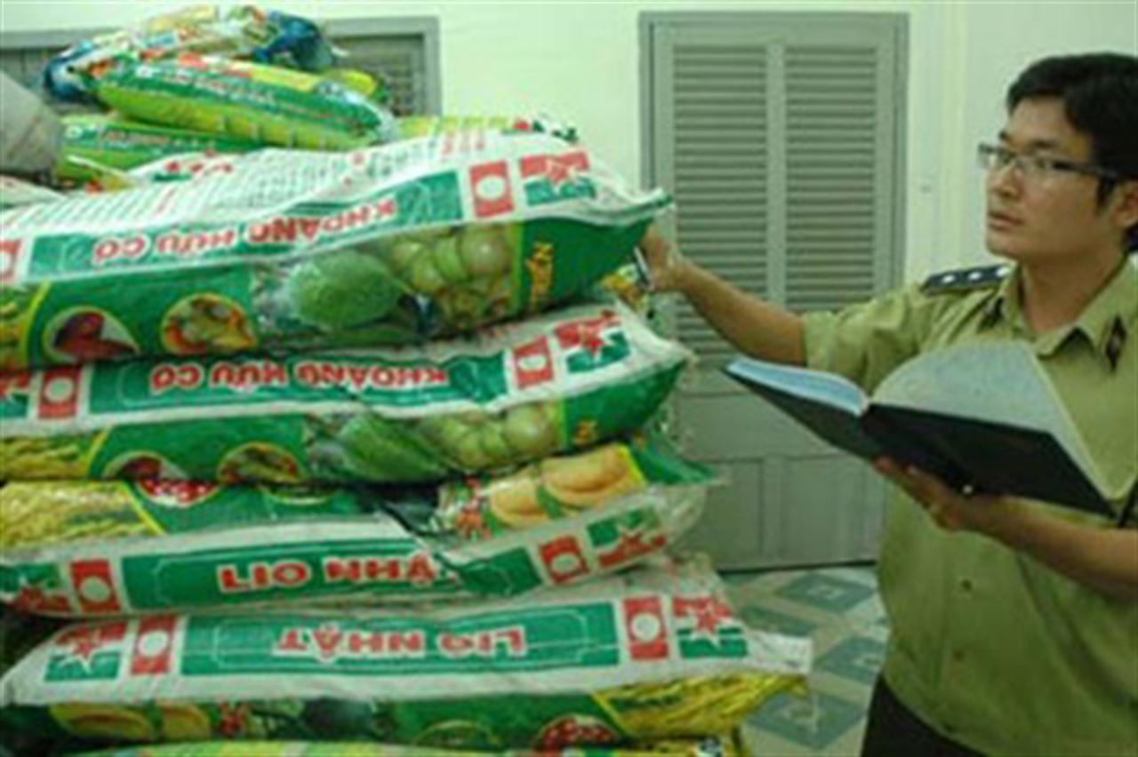 Nông dân điêu đứng vì phân bón giả