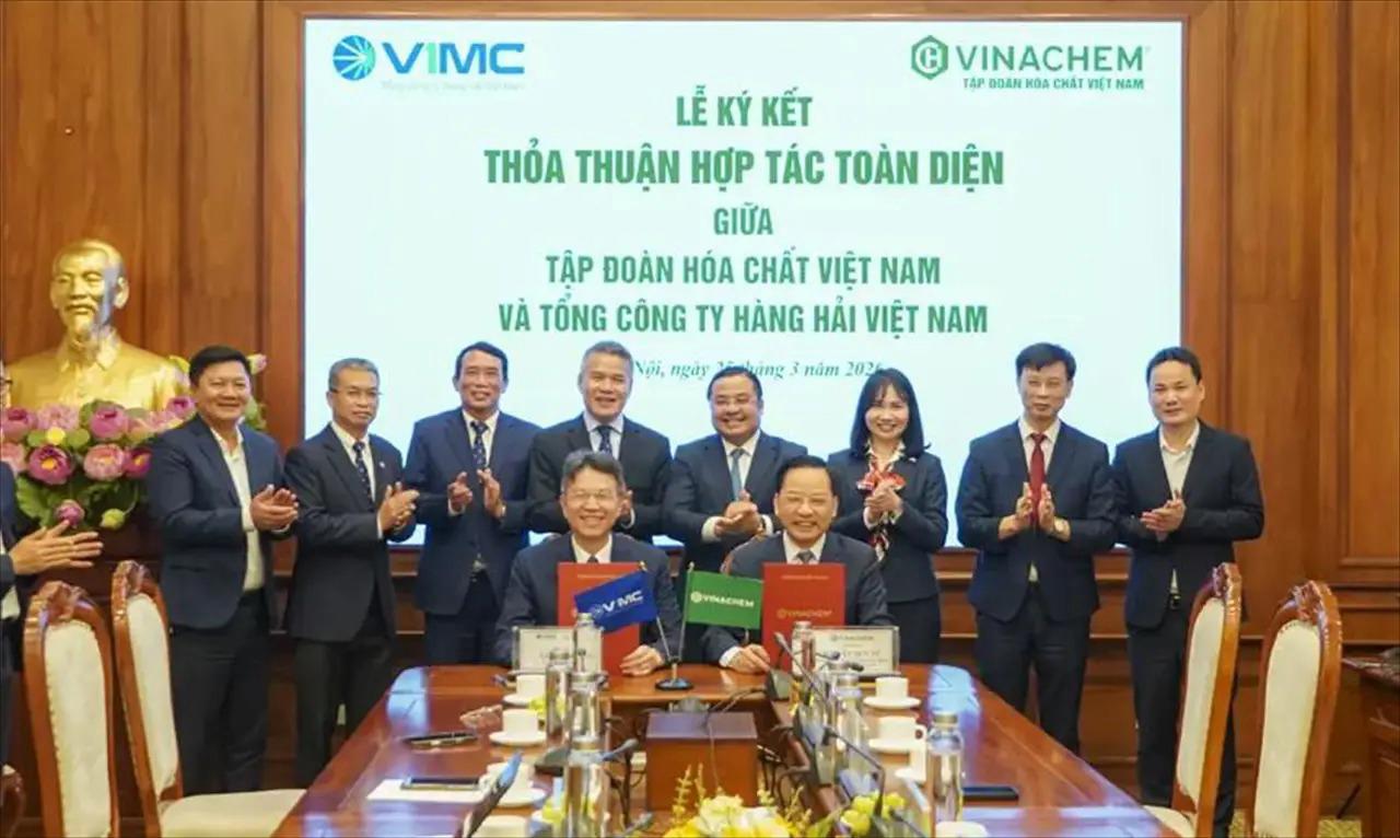 Vinachem and Vietnam Maritime Corporation sign a comprehensive cooperation agreement