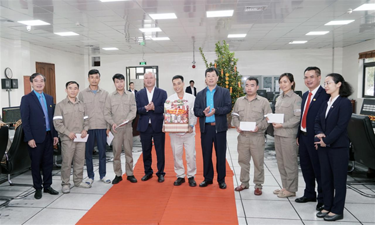 Đồng chí Bí thư Đảng ủy, Chủ tịch HĐTV Tập đoàn thăm, chúc Tết Người lao động