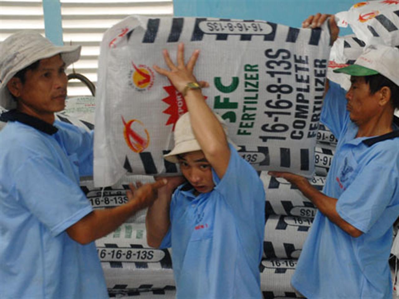 Có thể "sốt" giá phân bón