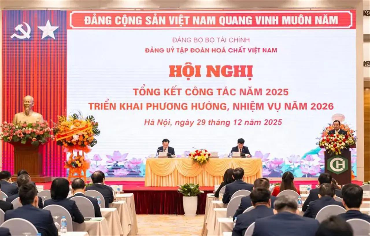 The Party Committee of the Vietnam National Chemical Group Reviews Work in 2025 and Implements Tasks for 2026
