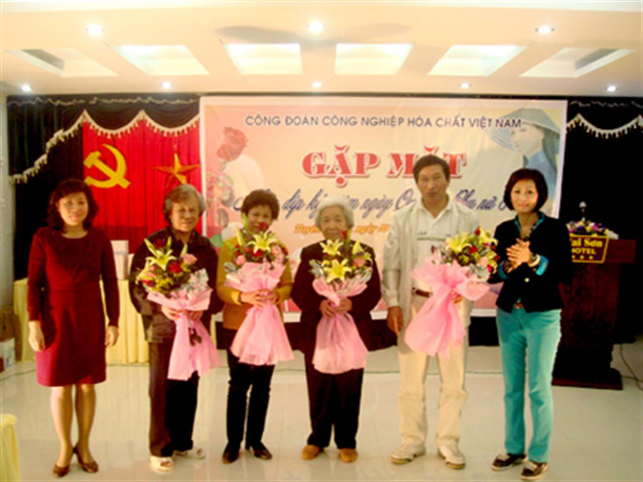 Nữ CNVC-LĐ VINACHEM: Phát huy nội lực, năng động, sáng tạo