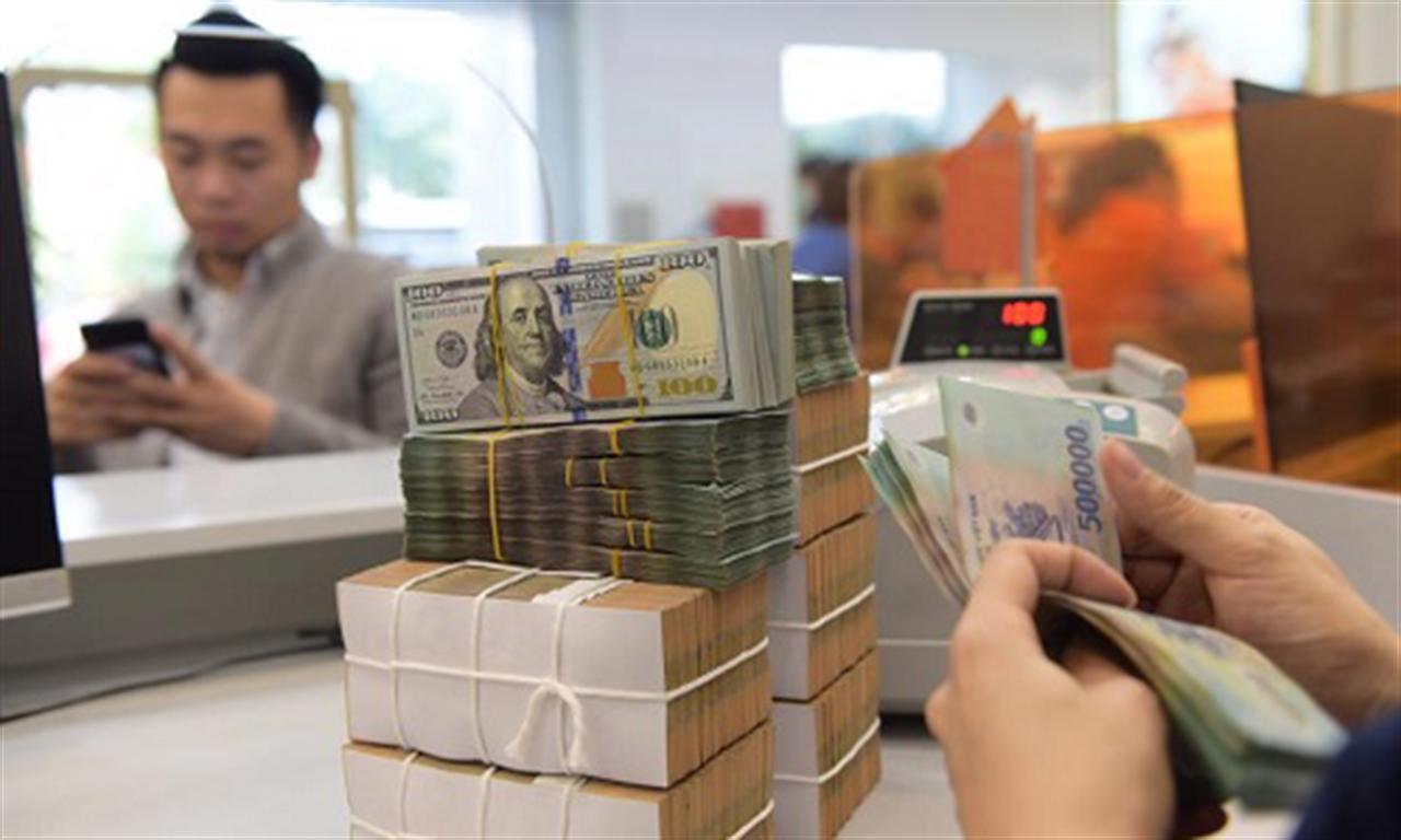 Dollar continues to fall on black market