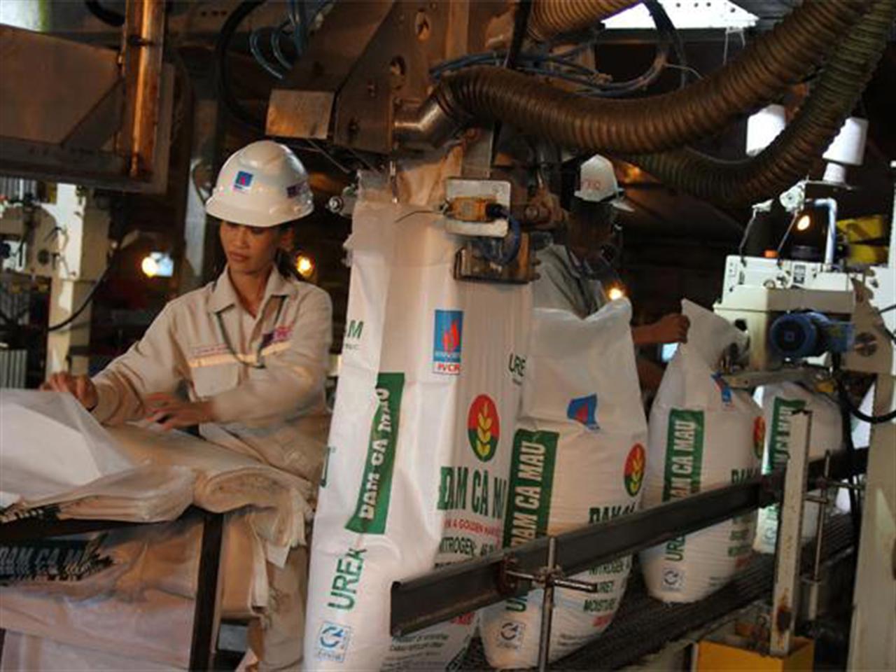 Phân bón nội địa lấy lại "sân nhà"