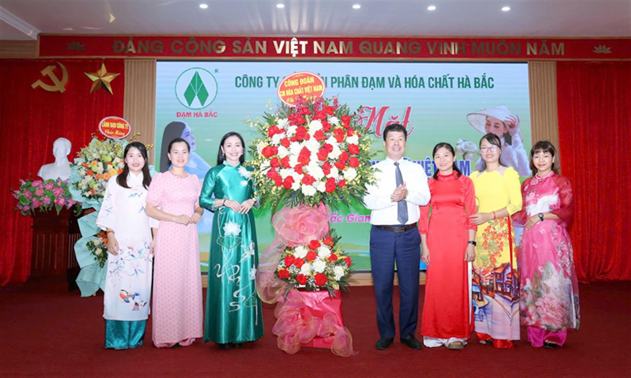 Đạm Hà Bắc tổ chức lễ gặp mặt chúc mừng các CBCNV nữ nhân ngày phụ nữ Việt Nam 20/10