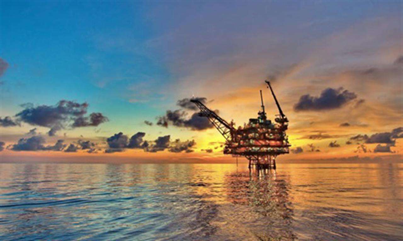 Oil set for biggest weekly gain in three months as Russia cuts fuel exports