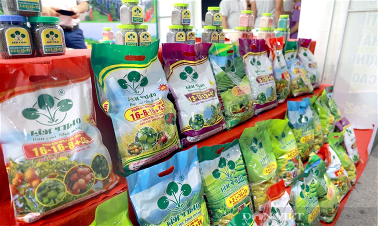Nông dân ấn tượng với phân bón "3 nhành cọ xanh" tại Festival trái cây và sản phẩm OCOP Việt Nam