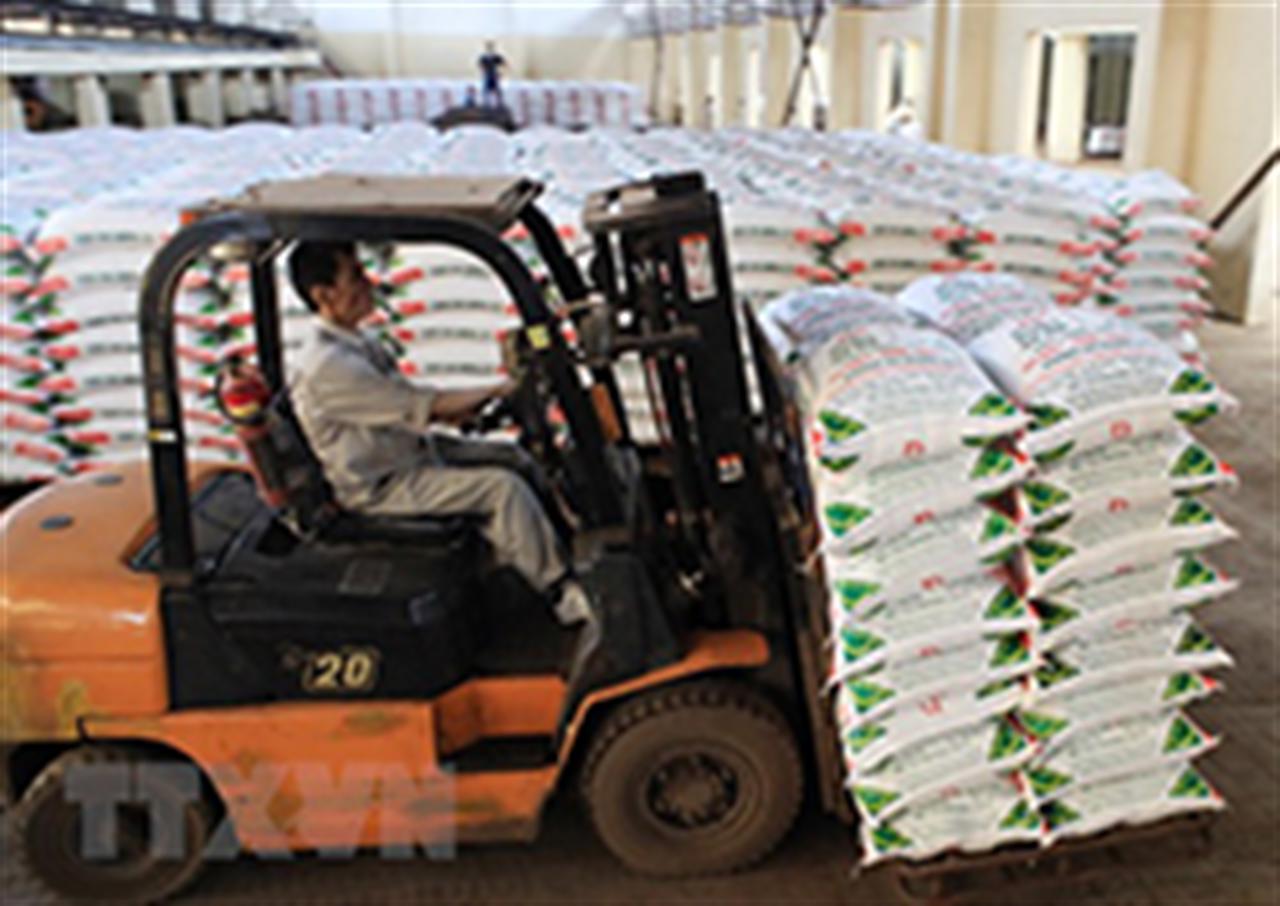 Nguồn cung dư thừa gây áp lực lên giá phân đạm trên thế giới