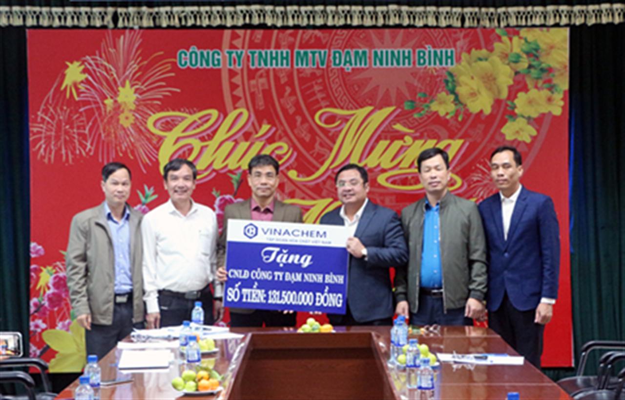 Lãnh đạo Tập đoàn thăm, chúc Tết, tặng quà cho Người lao động nhân dịp xuân Tân Sửu - 2021