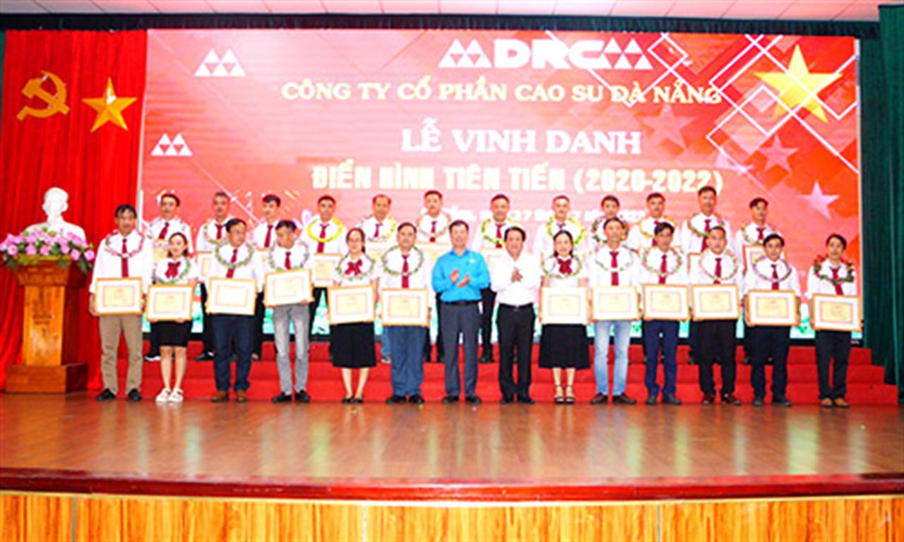 Công đoàn CTCP Cao su Đà Nẵng tổ chức Hội nghị tập huấn kỹ năng công tác Công đoàn và vinh danh điển hình tiên tiến giai đoạn 2020-2022